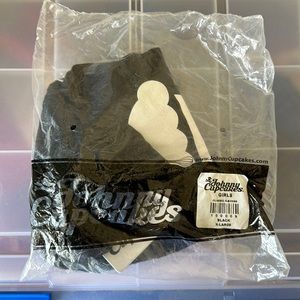 Johnny cupcakes woman’s class crossbones